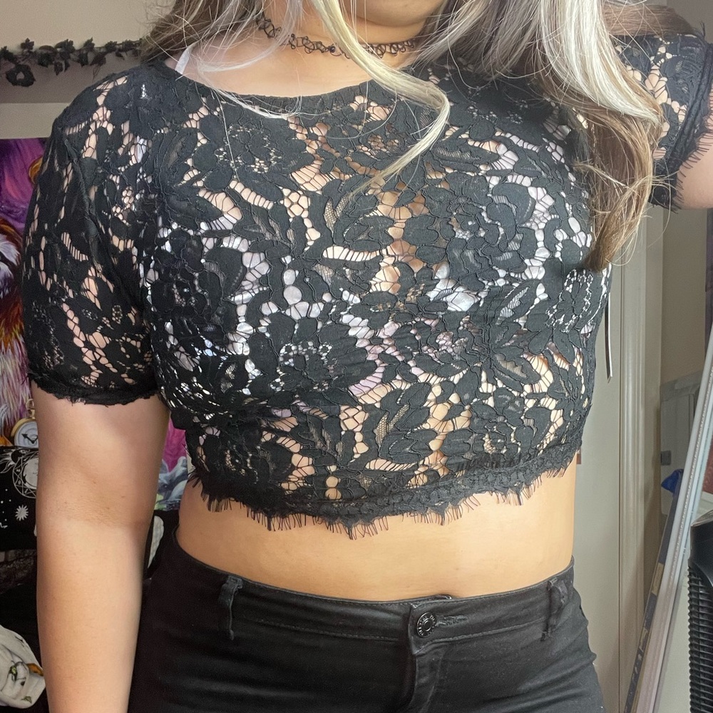 NwT Floral Lace Crop Top